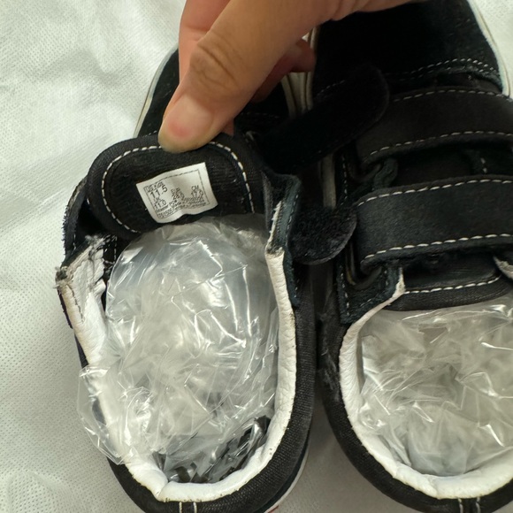 Bundle of three toddler shoes - Picture 11 of 16